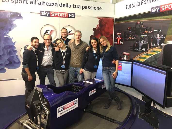 Guido Meda e Mara Sangiorgio - Stand Postazione Simulatore F1 Fbrand Sky Sport - Motorshow Bologna 2-11 Dicembre 2016