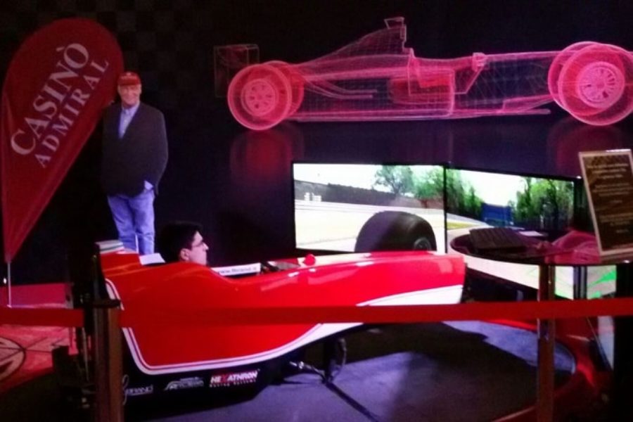 Niki Lauda e il simulatore F1 SYM030 Fbrand protagonisti al Casinò Admiral