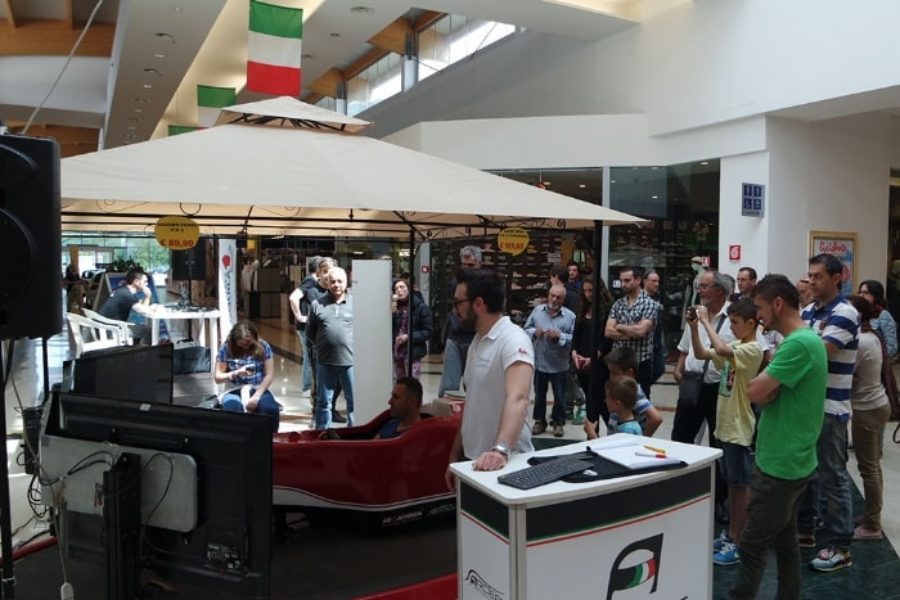 Das Globo Center L'Aquila entscheidet sich für den F1-Fbrand-Simulator, um seine Kunden zu begeistern