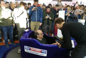 Guido Meda se prepara para conducir en F1 Fbrand Simulator Station