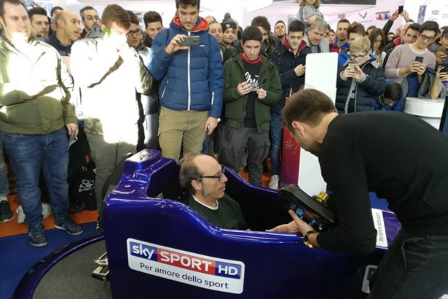 Guido Meda Torna a Bordo del Simulatore F1 anche al Motorshow 2017