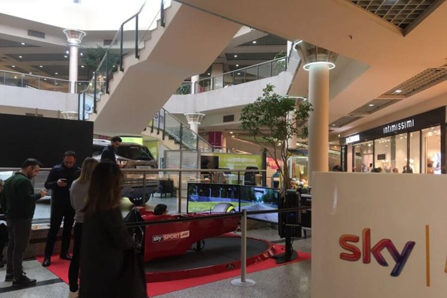 Sky and Fbrand و F1 Simulator في مراكز التسوق في جميع أنحاء إيطاليا