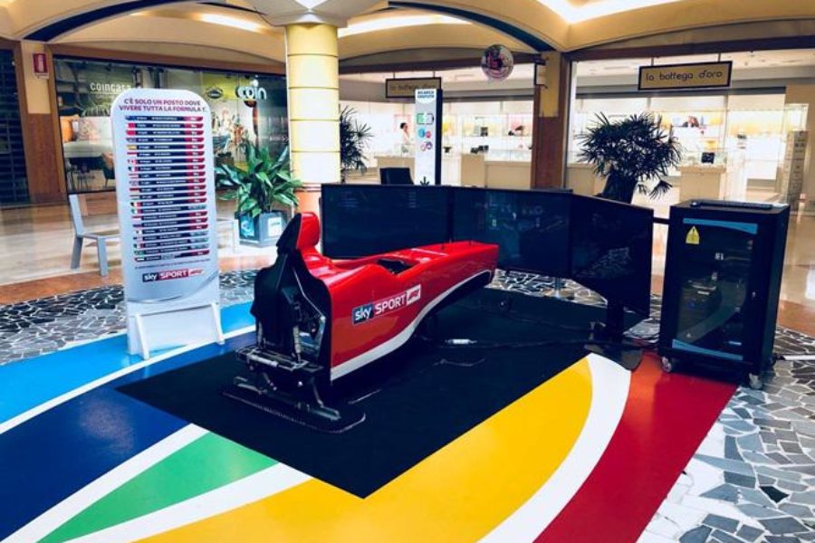 Auch im Auchan von Casamassima (Ba) gibt es Sky Sport und F1 Simulator