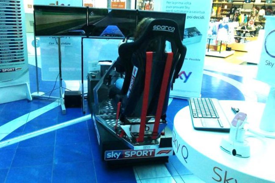 Simulador de F1 GT con Sky Sport en el Centro Comercial Granfiume