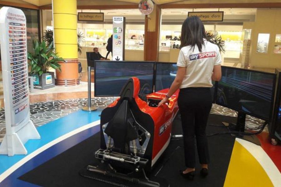Auch im Auchan von Casamassima (Ba) gibt es Sky Sport und F1 Simulator