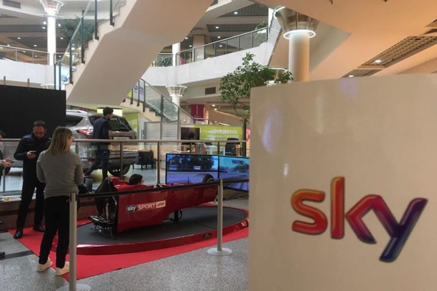 Sky and Fbrand and the F1 Simulator in Shopping Centers all over Italy