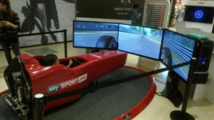 Simulatore di Guida F1 Dinamico - Sky Sport Formula 1 Centro Commerciale Globo Milano