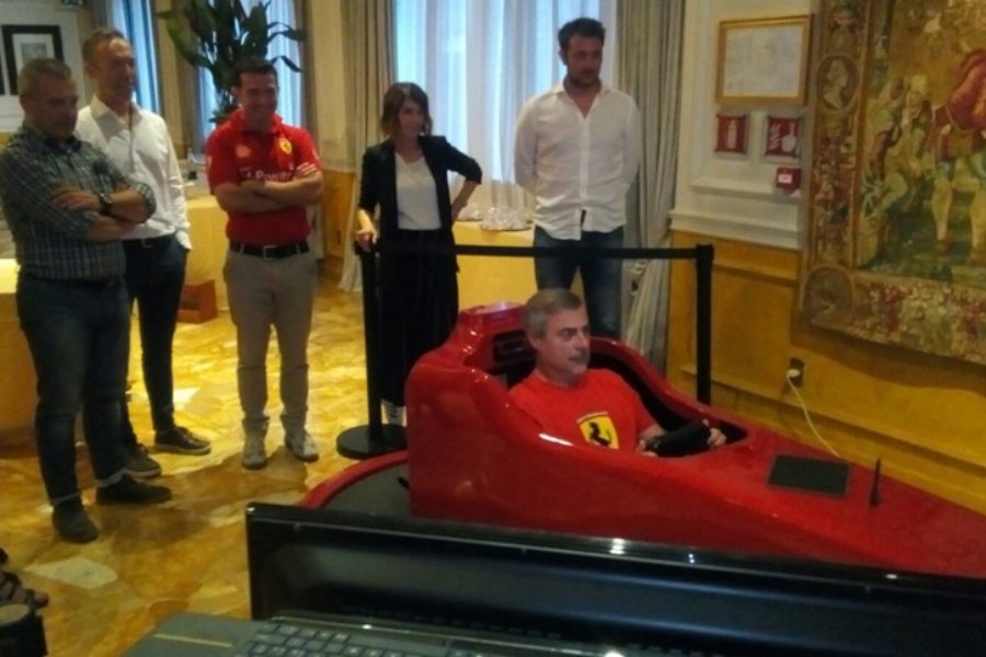 Bis F1 Simulator und Decade Sports im Hotel de Ville in Monza für den italienischen GP