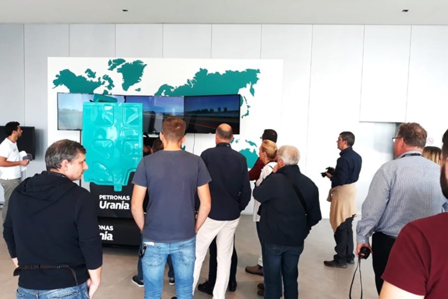 Simulatore Camion Petronas Domina la Scena al R&T Centre di Torino