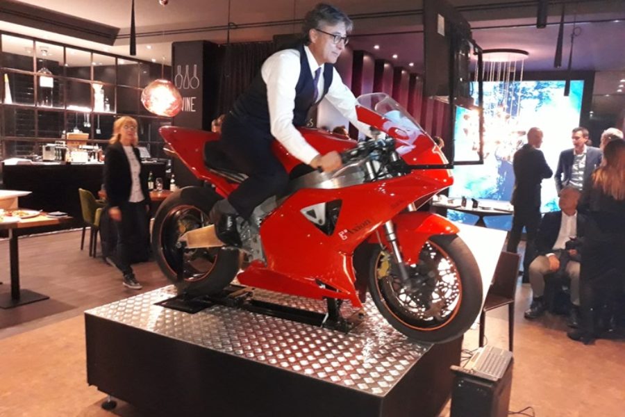 Debut del Simulador Profesional de Motocicletas con Axion Swiss Bank