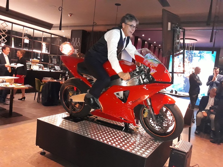 Fbrand Professional Motorcycle Simulator - Ciani Restaurant Lugano - Axion Schweizer Bank