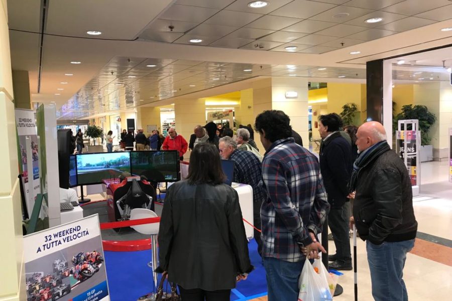 F1 simulator with Sky Ancora on Tour in the Shopping Centers of Italy