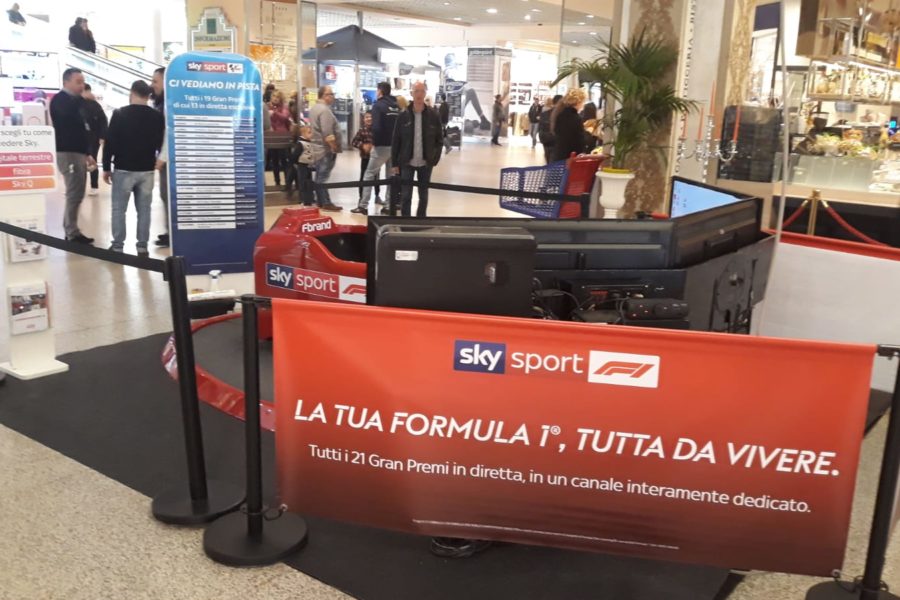 F1-Simulator mit Sky Ancora on Tour in den Einkaufszentren Italiens