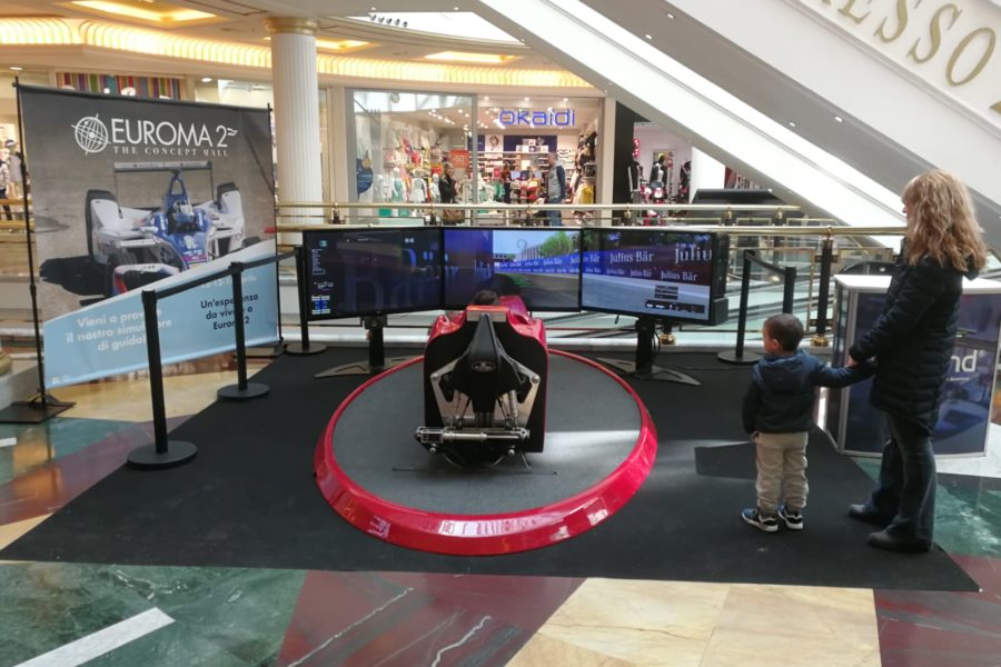 Im Einkaufszentrum Euroma2 hat der Formel-E-Simulator alle elektrisiert