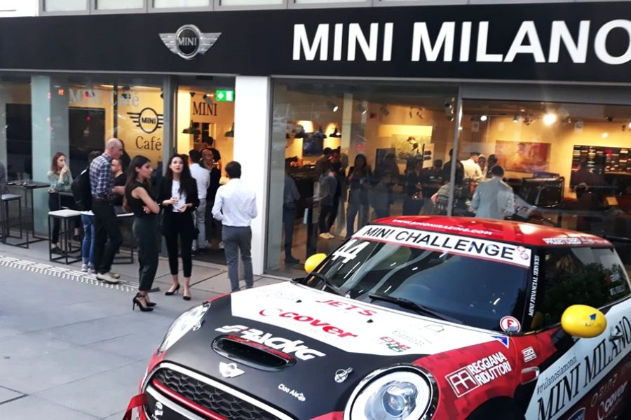 Mini Challenge with the Professional Driving Simulator at the Bmw Milan Dealership