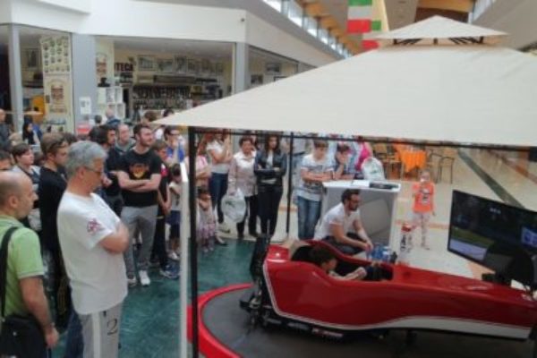 Professional Driving Simulator for Shopping Centers