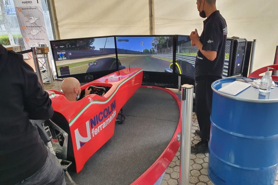 Nicolini-Hardware: Der F1-Simulator ist auf der Firmenveranstaltung präsent