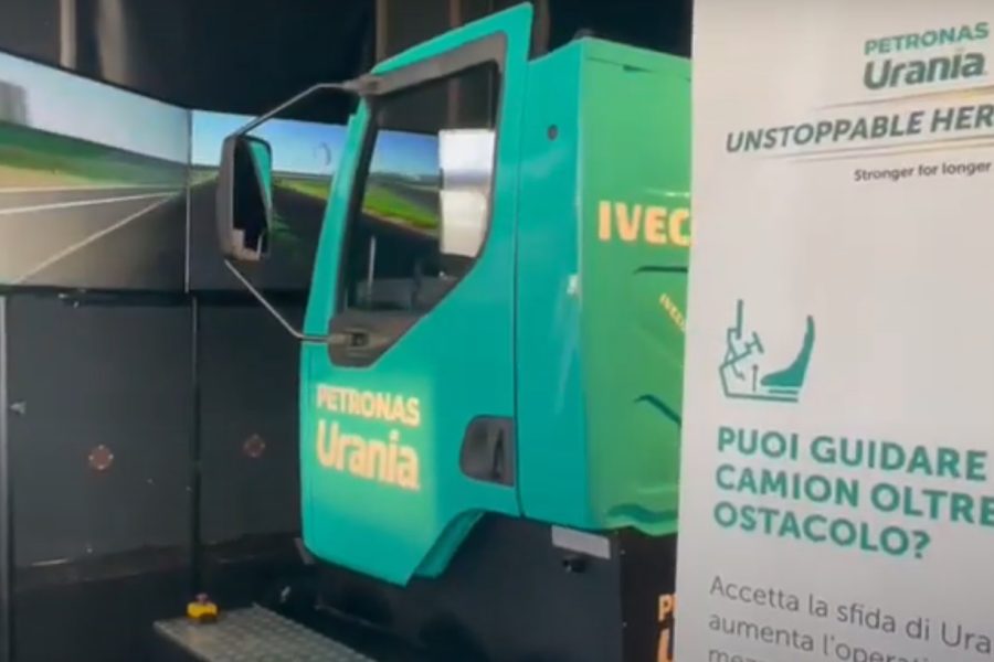 Roadshow Petronas Urania: lo Spettacolo del Simulatore Camion e Fbrand