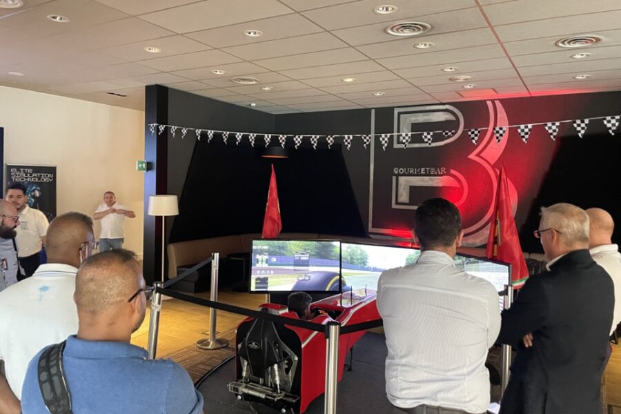 Zugabe des F1-Simulators im Novotel Linate für GP Monza