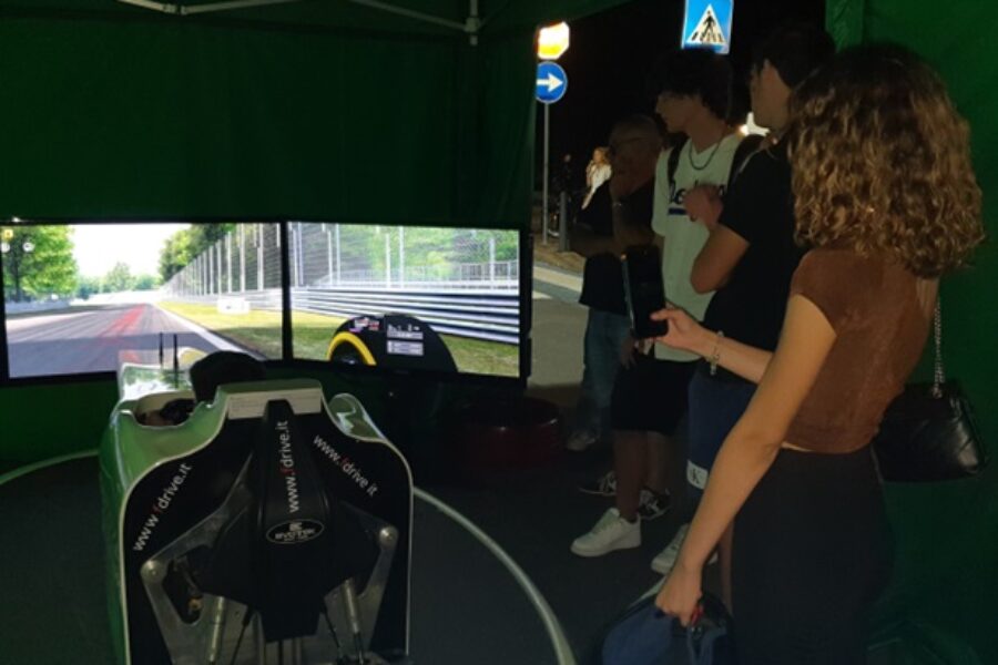 Biassono GP Calienta motores con el simulador profesional de F1