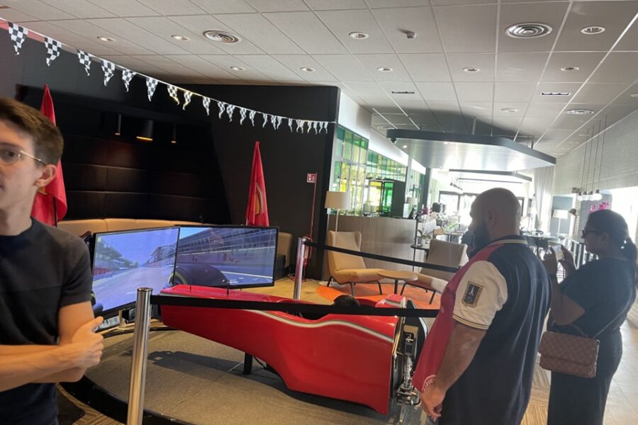 Zugabe des F1-Simulators im Novotel Linate für GP Monza