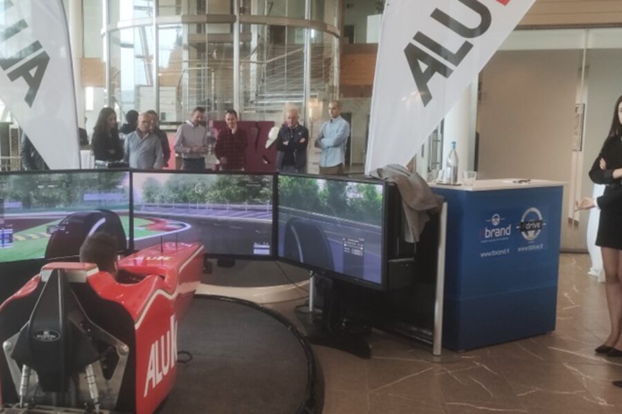 Simulador duplo de F1 com AluK na Cantina Monteci di Pescantina