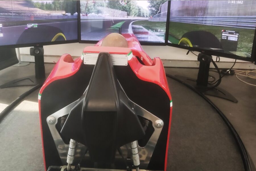 Straudi SpA mit dem F1-Simulator auf der Handwerksmesse