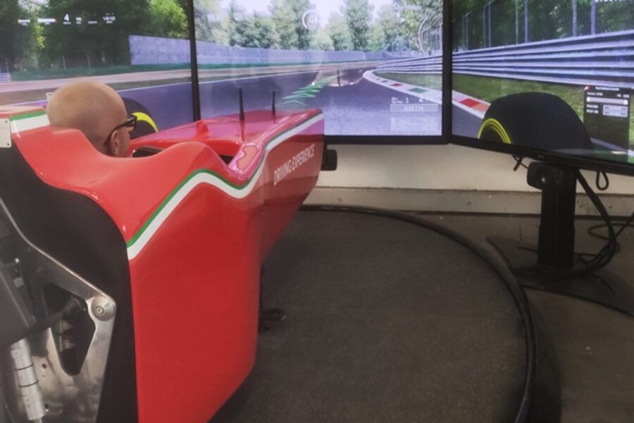 Straudi SpA com o F1 Simulator na Feira de Artesanato