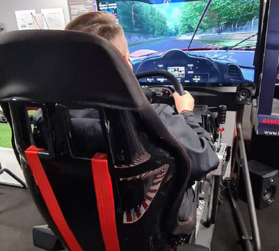 Simulatore Gran Turismo Professionale - Simulatore Gran Turismo Dinamico - Simulatore di Guida GT Fbrand