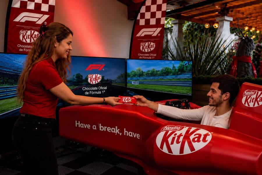 Nestlé KitKat event with F1 Apex simulator at Fdrive Quito